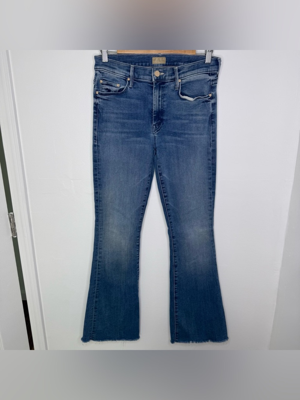 MOTHER The Weekender Fray Flare Denims Jeans - Picture 2 of 9